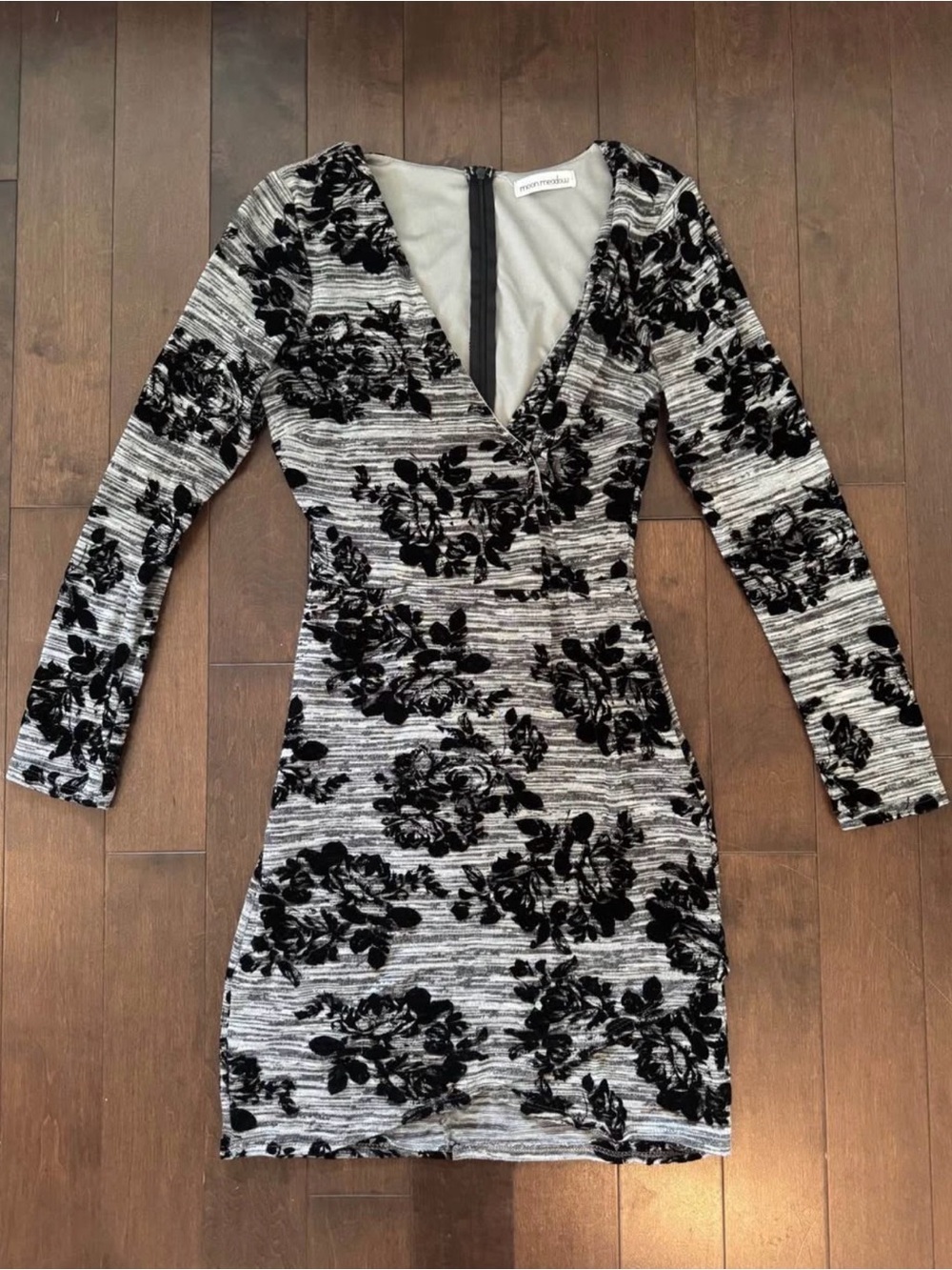 Moon Meadow Black Velvet Floral V-Neck Long Sleeve Mini Dress
